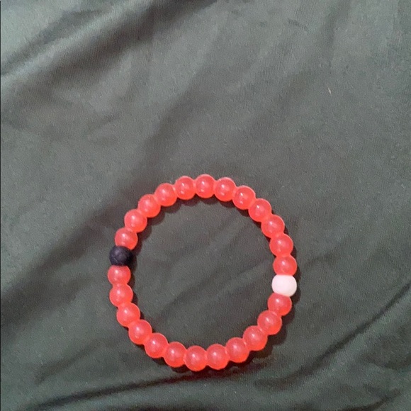 4 Lokai bracelets - Picture 4 of 6